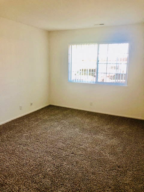 Mariner Village 1 Bedroom 1 Bathroom B Bedroom w Window