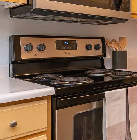 Kitchen Appliances at Vancouver Mall Apartments, Vancouver, WA