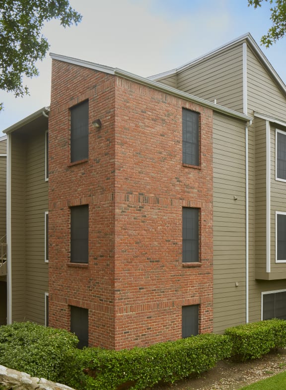 Exterior View at High Oaks, Austin, TX