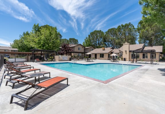 the reserve at city center apartments swimming pool