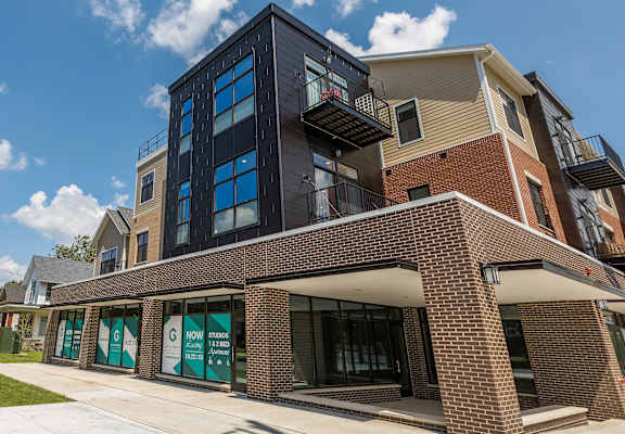 Grand Rapids Apartments | Gateway at Belknap Apartments Exterior