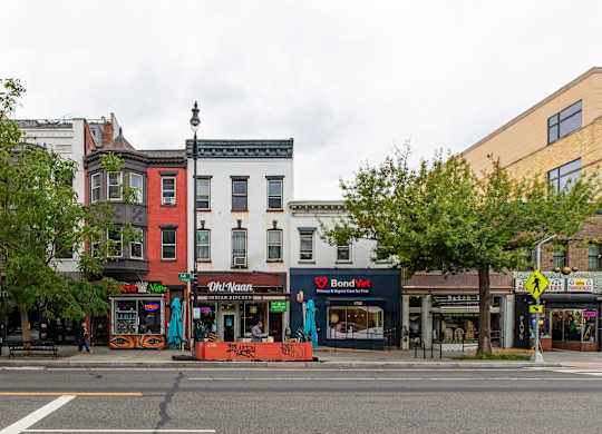 Shopping and dining near The Palisades at Logan Circle Apartments, 1464 Rhode Island Avenue, NW, Washington, DC 20005