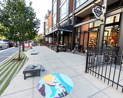a skateboard sitting on the sidewalk in front of a building