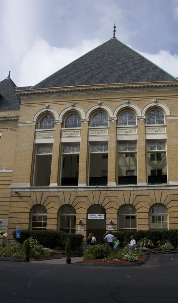 a large building with cars parked in front of it
