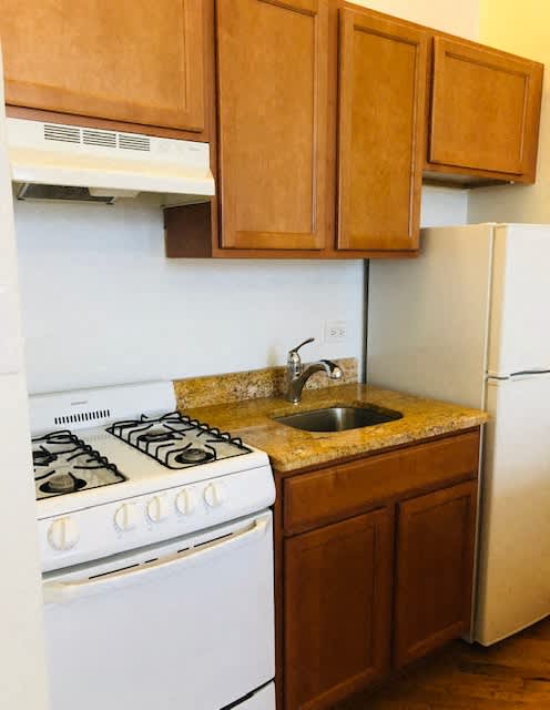 617 Grove Studio Kitchen
