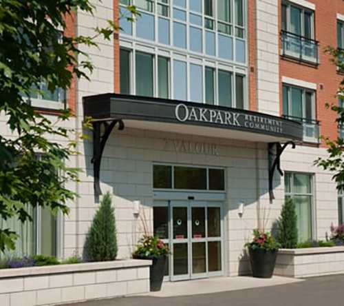 A room in Rosepark with a fireplace and couches.