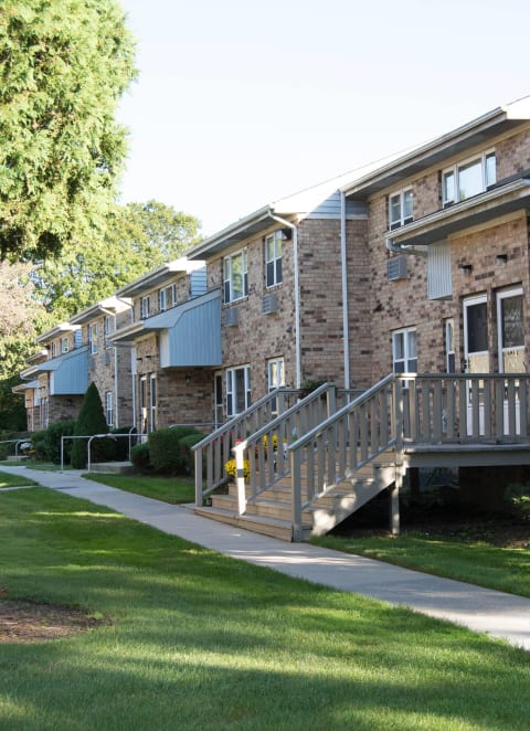Exterior Building at Brookwood at Oakdale 55+, New York