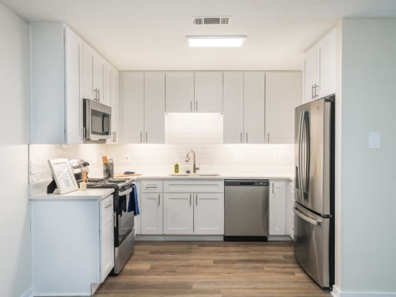 Spacious Kitchen at The Vineyard at Castlewoods Apartment Homes, Brandon, MS