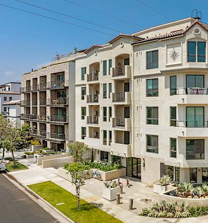 A large apartment building with a balcony on the second floor.