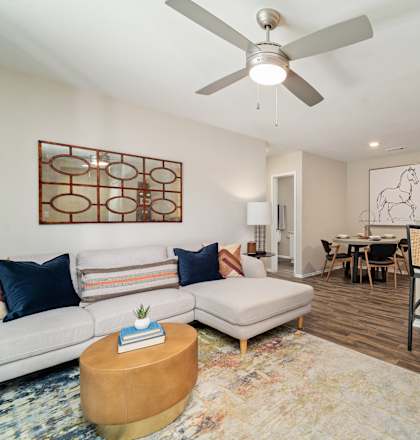 an open living room and kitchen with a ceiling fan
