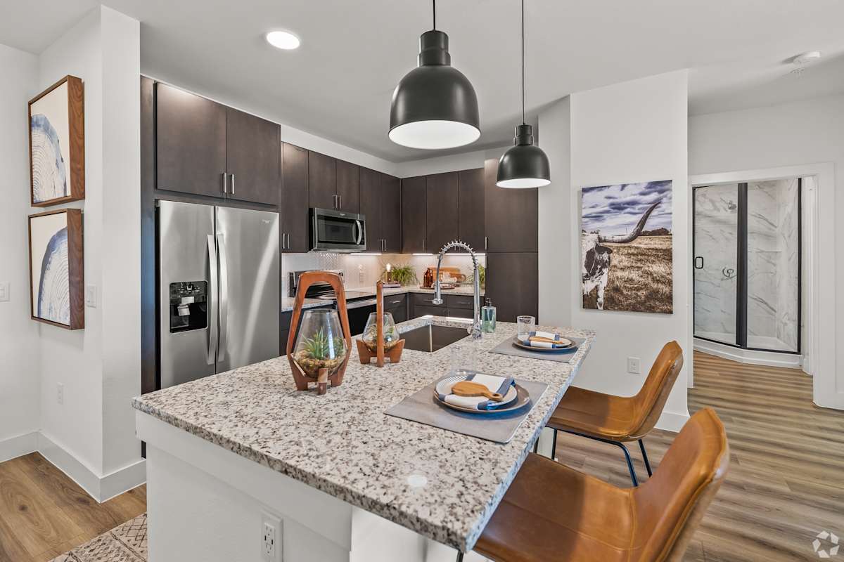 Aurora Watson Branch apartment kitchen with granite counters - Mansfield, TX