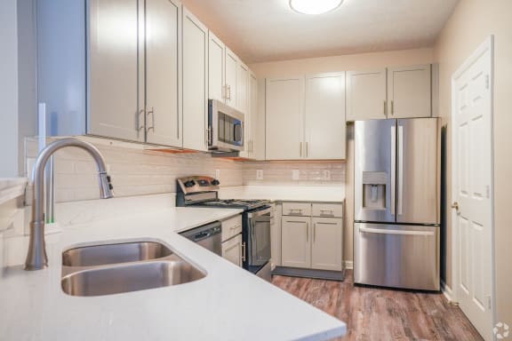Modern Kitchen at Carlton Park Apartment Homes, Flowood, 39232