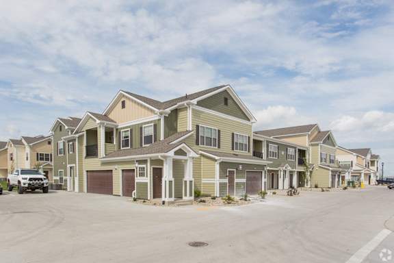 Building Street View at The Retreat Apartment Homes in Williston, North Dakota 58801