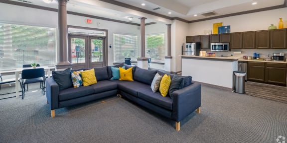 the preserve at ballantyne commons community living room and kitchen