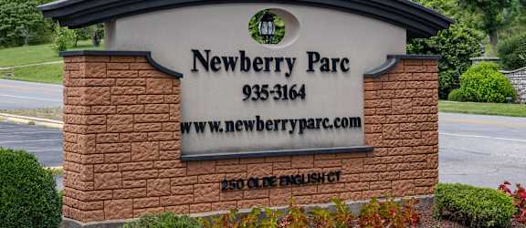 the sign pace on the side of a road