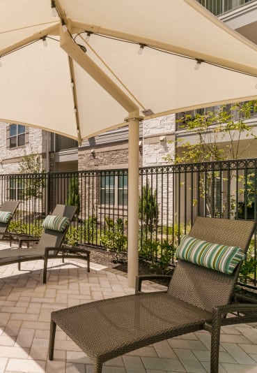 the reserve at bucklin hill leasing office patio with lounge chairs and umbrellas