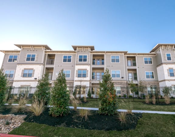 Green Outdoor at Cue Luxury Apartments, Cypress, Texas