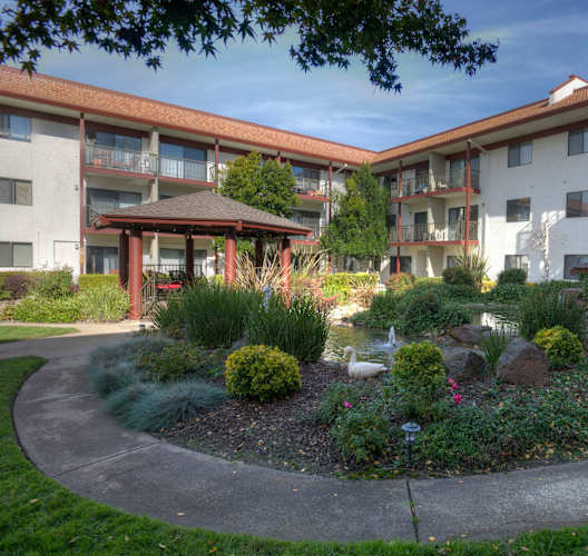 Garden Area at Roseville Commons Senior Living, Roseville