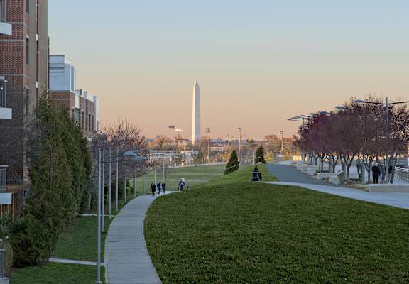 the mall memorial park with the washington monument in the background