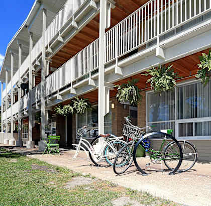 a row of bikes parked in front of a building