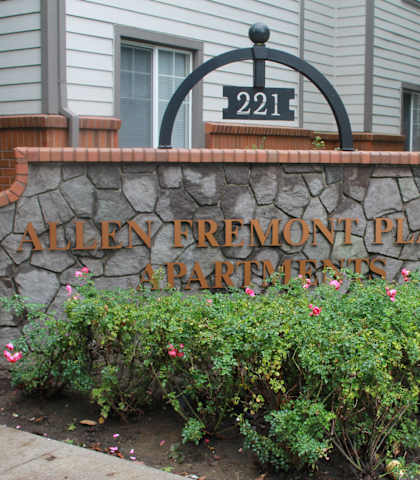 A sign for the Holley Fremont Plaza Apartments is shown.
