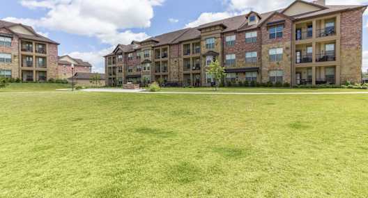 the preserve at ballantyne commons commons building on a green field