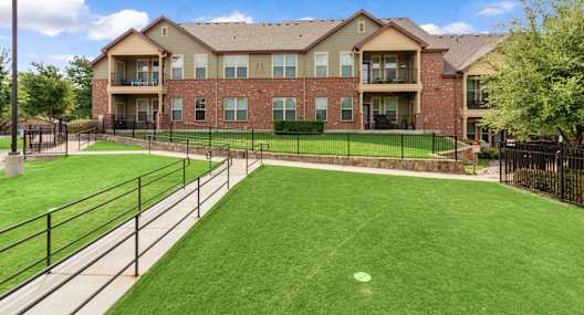 the preserve at ballantyne commons yard and apartment building