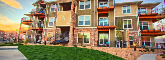 Image of the resident clubhouse at Ironhorse Apartments near the Longmont Hospital