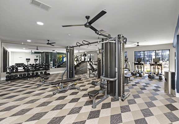 the gym at the monarch luxury apartments in des plaines