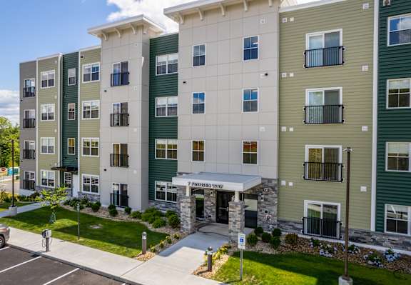 an exterior view of the apartments at Edgebrook Residences, Merrimack, NH