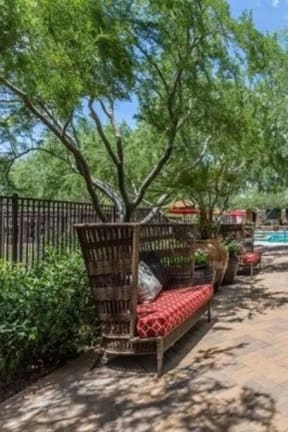 Outdoor Lounge Area at Canyon Crossroads Apartment Homes in Phoenix AZ