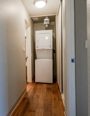Renton Apartments - The Aviator Apartments - Laundry