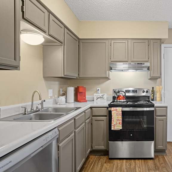 Fully Equipped Kitchen at Diamond Crest Townhomes, Norman, 73071