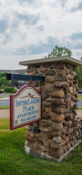 the preserve at ballantyne commons apartment community yards and walkway