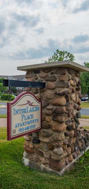 the preserve at ballantyne commons apartment community yards and walkway