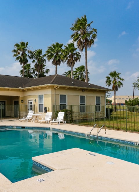 Exterior Apartment - Community Pool
