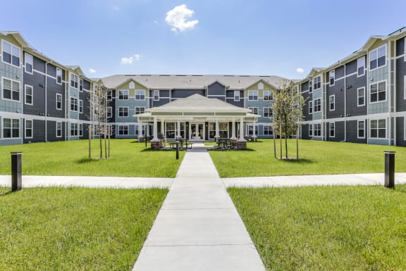 a gazebo at the enclave at woodbridge apartments in sugar land, tx