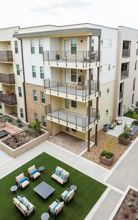 Discovery at the Realm Apartments Building Exterior and Landscaping