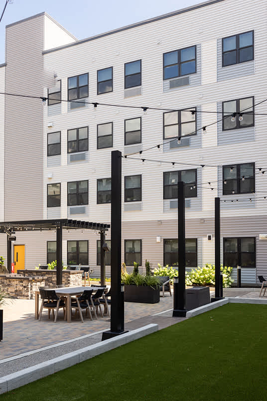 Courtyard at 1010 Apartments, Allentown, PA, 18101