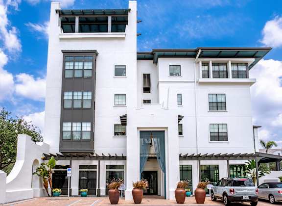 Building exterior at Azul Baldwin Park, Orlando, Florida
