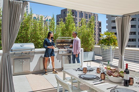 Furnished Westwood Apartments mysuite at Wilshire Margot Rooftop Lounge With BBQ Lifestyle