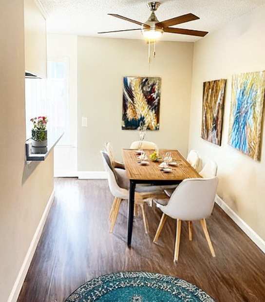 A dining room with a round table and chairs.