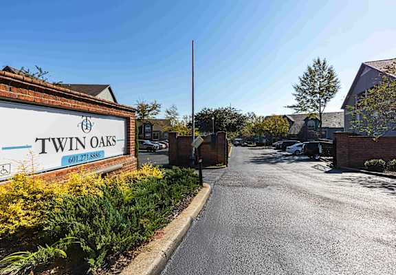 a street with a sign that says twin oaks