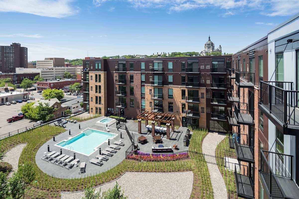 Oxbo Urban Rentals balcony panoramic city views - St. Paul, MN