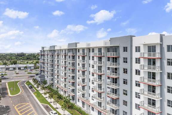 Exterior at Vista Sur Luxury Apartments
