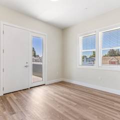 living room and front door at Edgeway Plaza, Rohnert Park