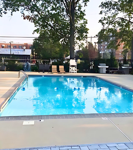 available 1 and 2 spacious and beautiful apartments located in red bank, monmouth county, new jersey, nj near the navesink river, best apartments in red bank, nj monmouth county