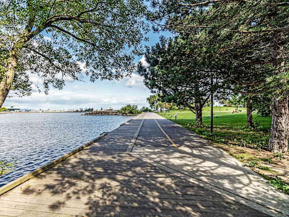 Lakeside Walking Path at 70 Park, California, L5G 1M5