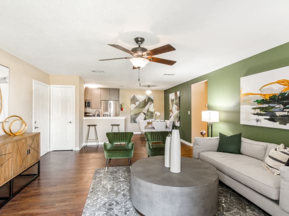 living room at Crossgates Apartment Homes, Starkville, MS