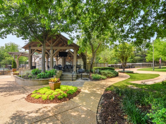 Green Yard at Lexington Pointe Apartment Homes, Oxford